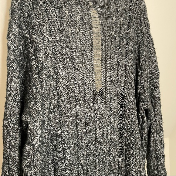 Express Gray Cable Knit V-Neck Sweater, Size L - Picture 5 of 8